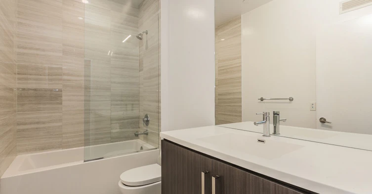 201-10 Honeycrisp Crescent, Vaughan, ON, L4K 0M7 - 13