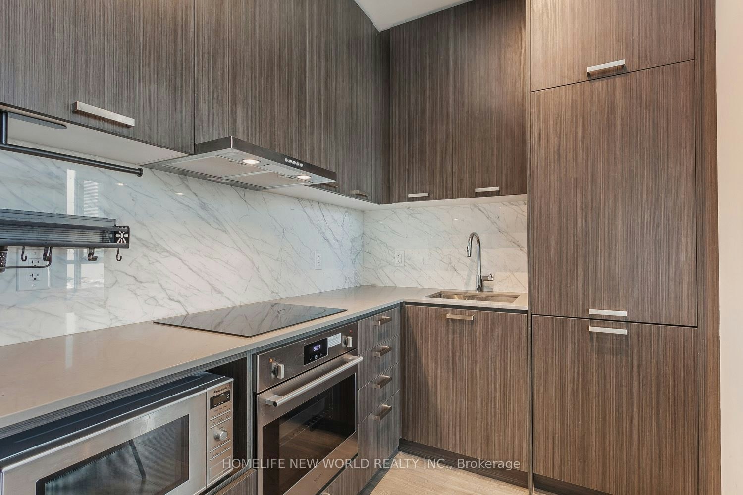 201-10 Honeycrisp Crescent, Vaughan, ON, L4K 0M7 - 6