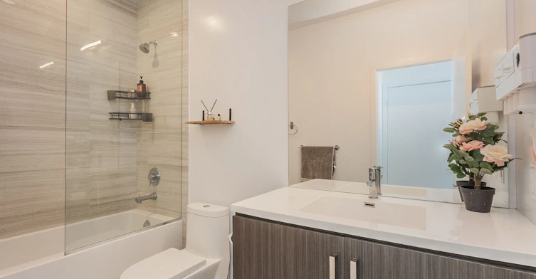 201-10 Honeycrisp Crescent, Vaughan, ON, L4K 0M7 - 15
