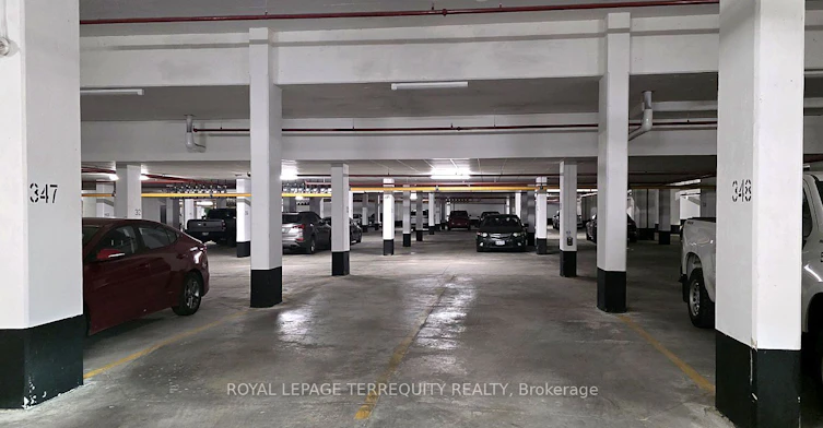 1-18 Lytham Green Circle, Newmarket, ON, L3Y 0H4 - 13