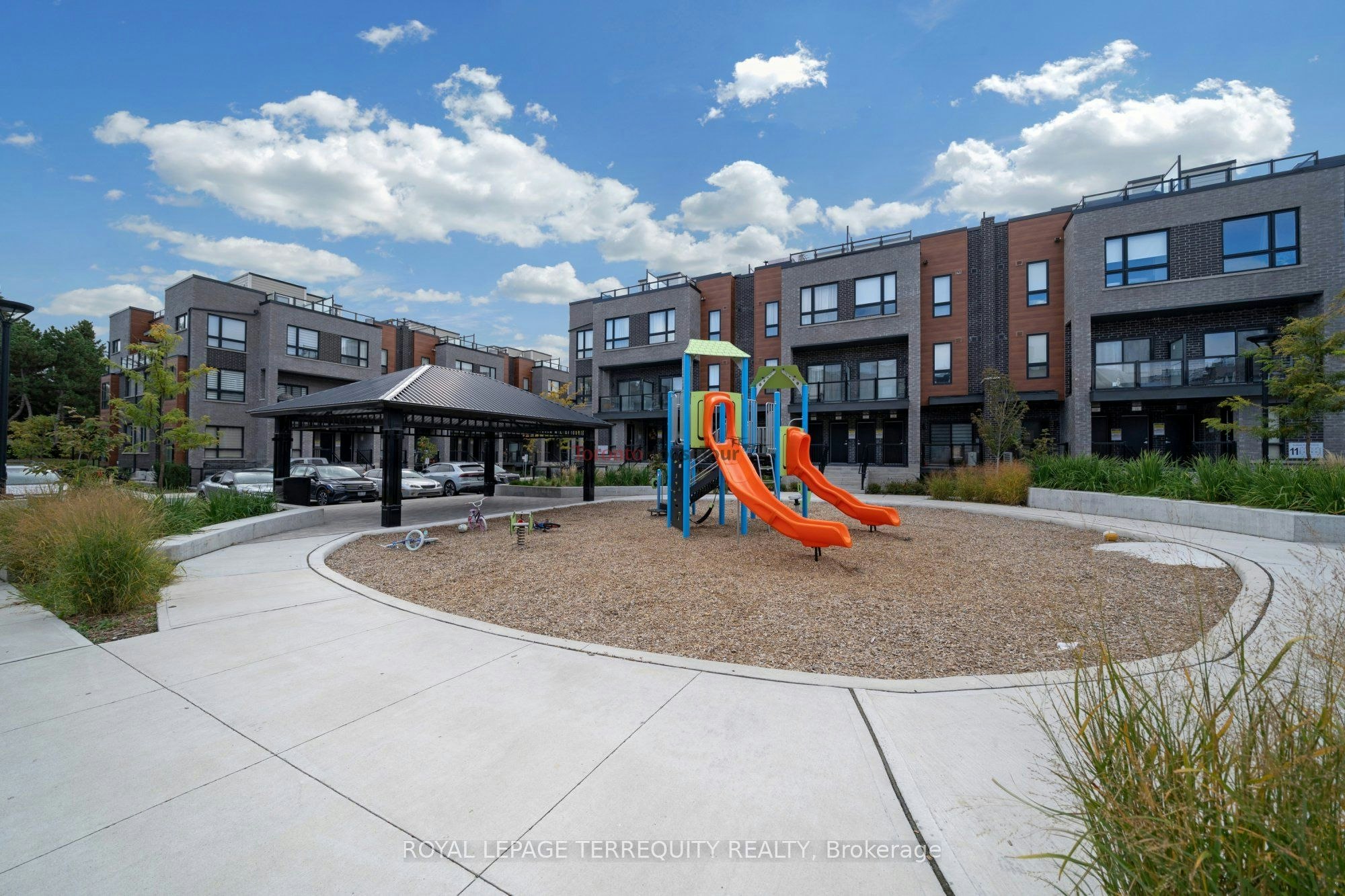 1-18 Lytham Green Circle, Newmarket, ON, L3Y 0H4 - 15