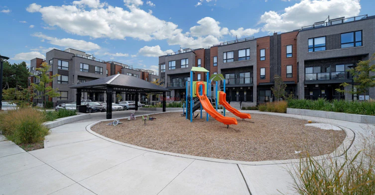 1-18 Lytham Green Circle, Newmarket, ON, L3Y 0H4 - 15