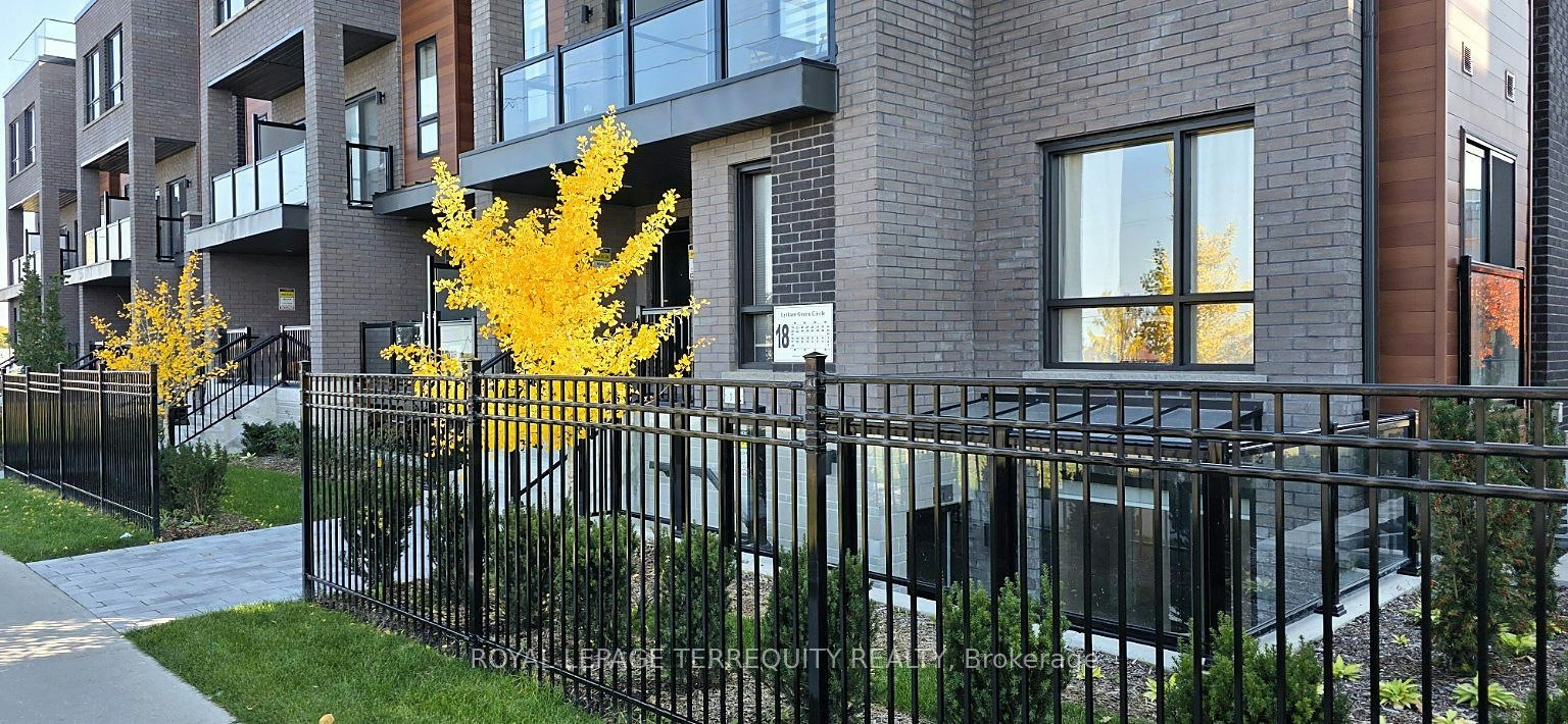 1-18 Lytham Green Circle, Newmarket, ON, L3Y 0H4 - 10