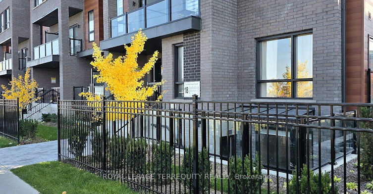 1-18 Lytham Green Circle, Newmarket, ON, L3Y 0H4 - 10