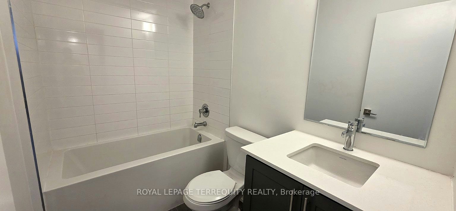 1-18 Lytham Green Circle, Newmarket, ON, L3Y 0H4 - 7