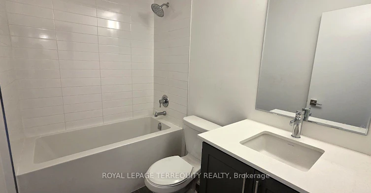 1-18 Lytham Green Circle, Newmarket, ON, L3Y 0H4 - 7