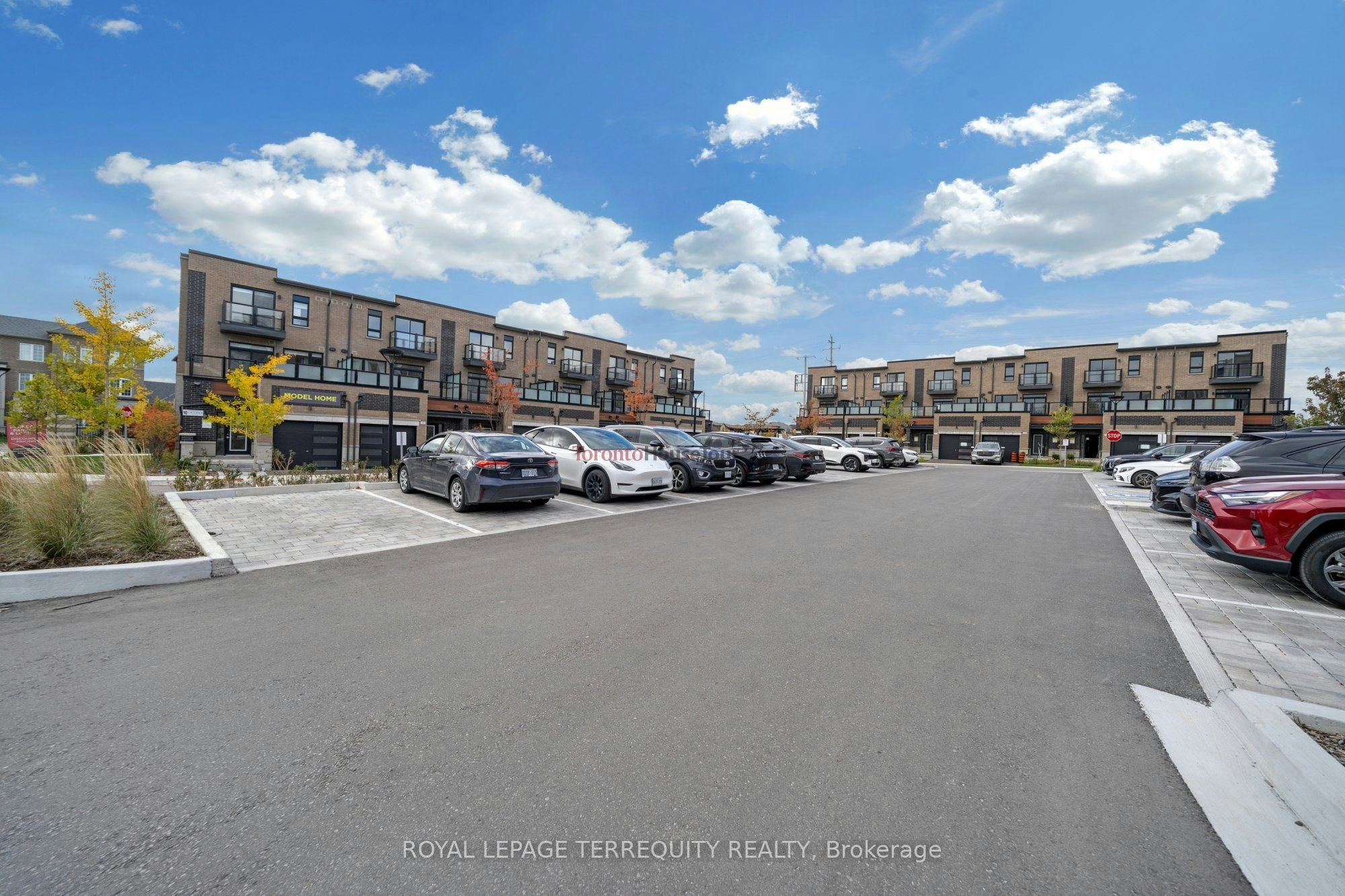 1-18 Lytham Green Circle, Newmarket, ON, L3Y 0H4 - 14