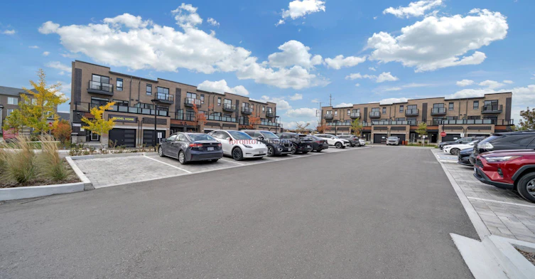 1-18 Lytham Green Circle, Newmarket, ON, L3Y 0H4 - 14