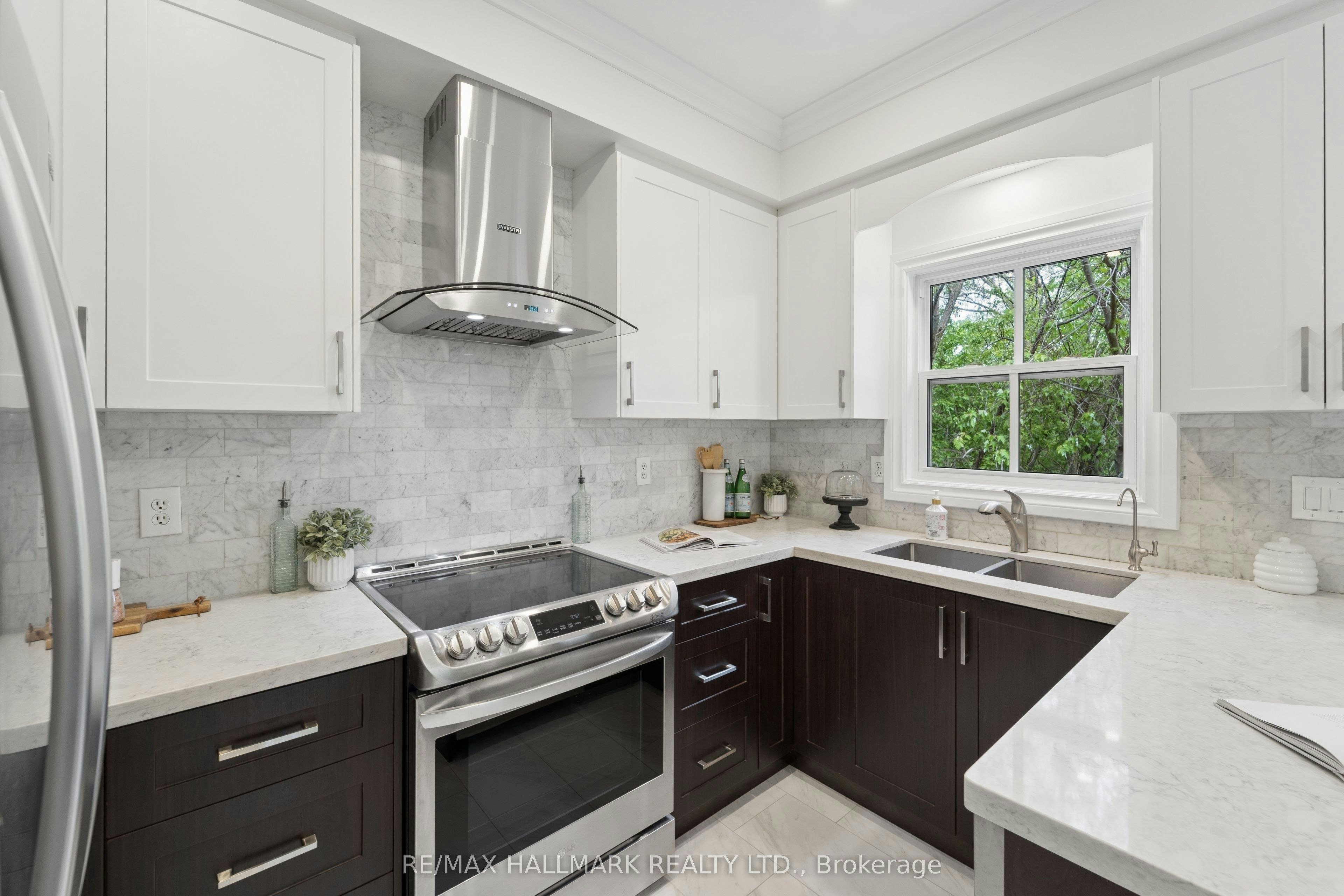 13 E J Lennox Way, Markham, ON, L3R 5K7 - 26