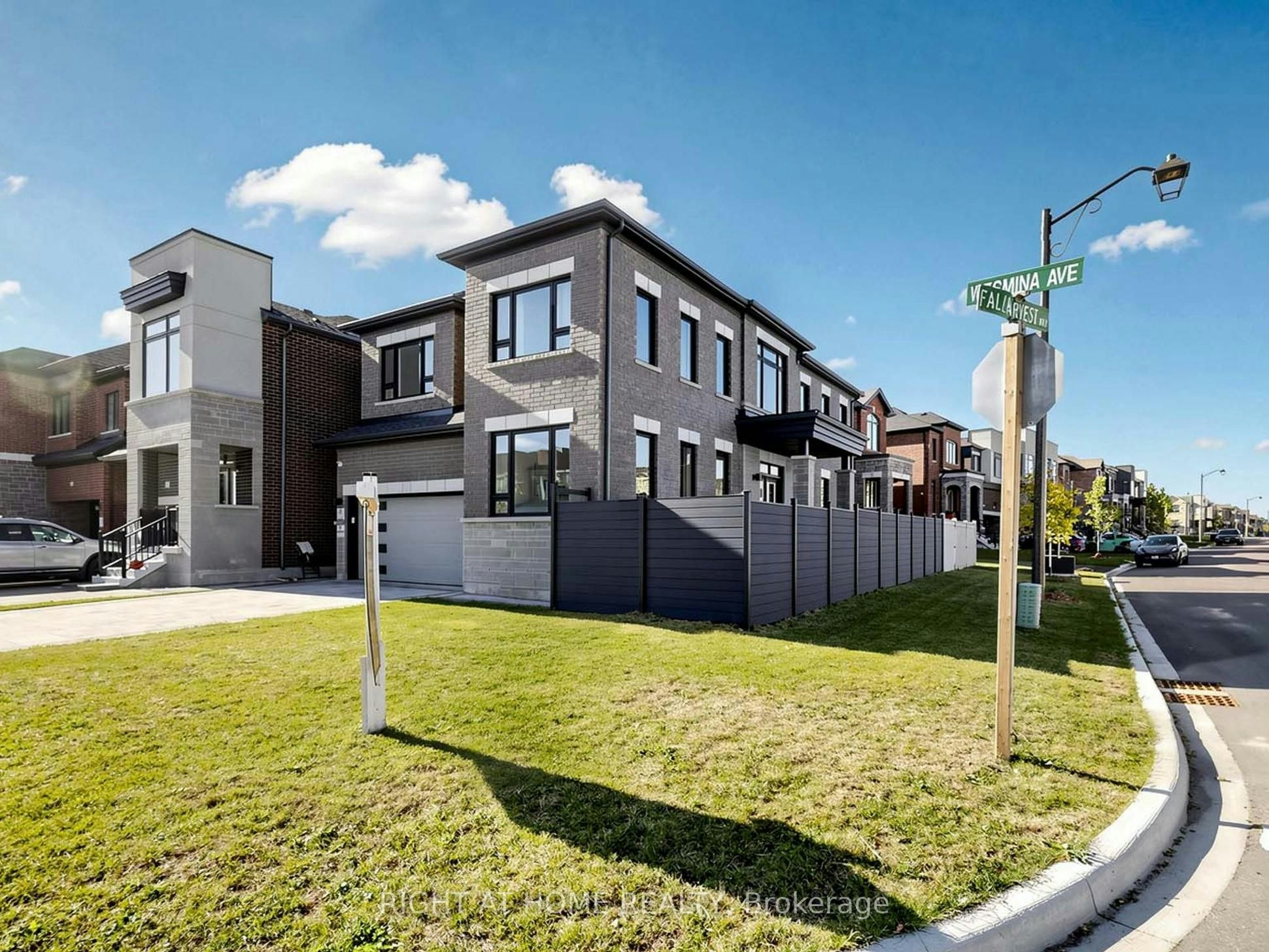 231 Fallharvest Way, Whitchurch-Stouffville, ON, L4A 5C2 - 2