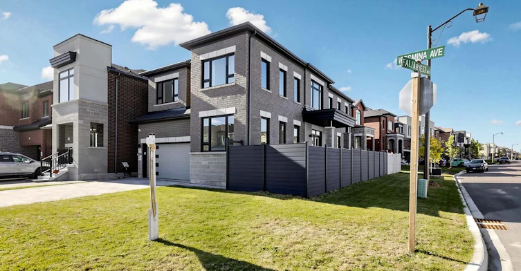 231 Fallharvest Way, Whitchurch-Stouffville, ON, L4A 5C2 - 2