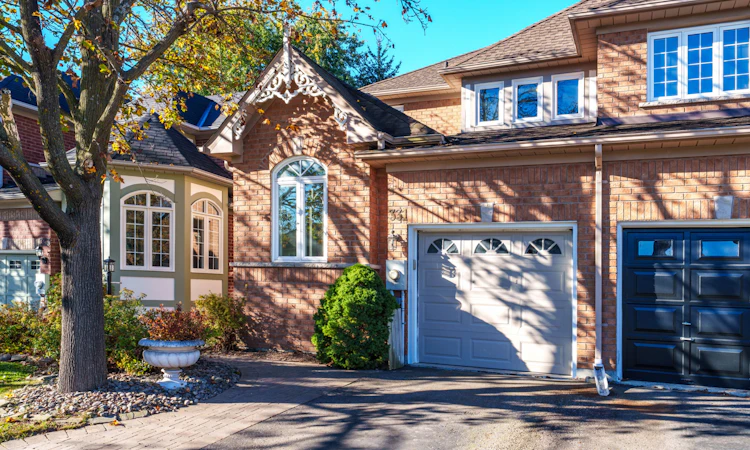 331 Warner Crescent