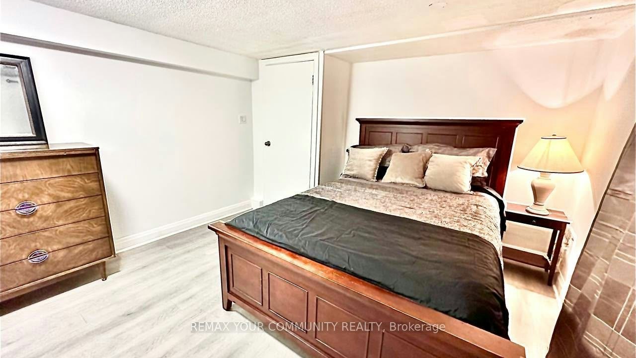 248 Elka Drive, Richmond Hill, ON, L4C 3A3 - 6