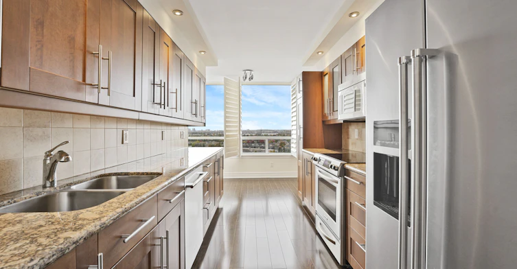 1508-120 Promenade Circle, Vaughan, ON, L4J 7W9 - 12