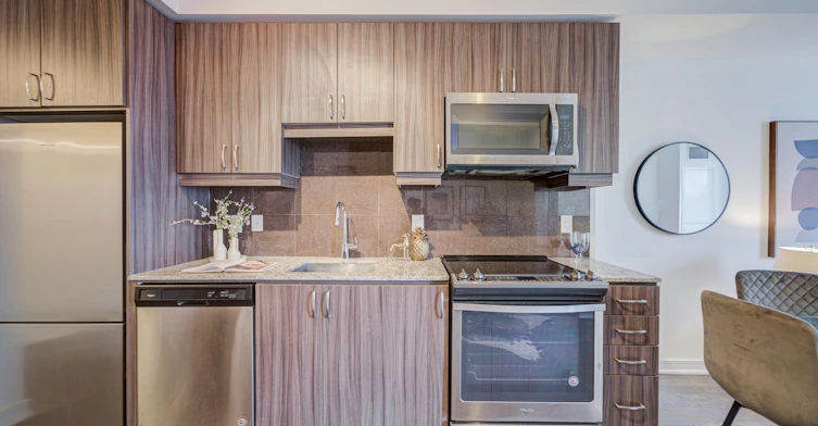 911-9201 Yonge Street, Richmond Hill, ON, L4C 6Z2 - 5
