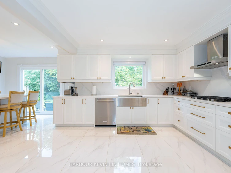14 Lynngrove Crescent, Richmond Hill, ON, L4B 2B9 - 12