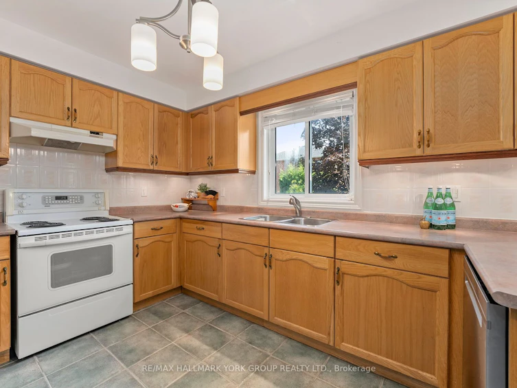 23 Bambi Crescent, Georgina, ON, L4P 4C3 - 12