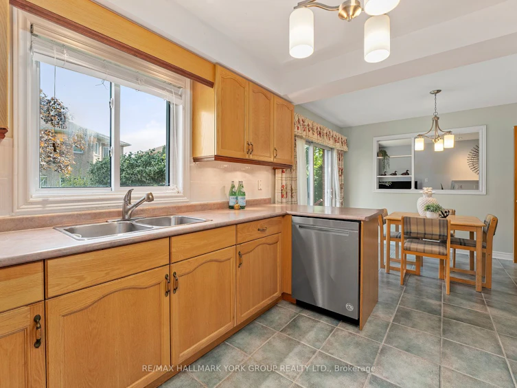 23 Bambi Crescent, Georgina, ON, L4P 4C3 - 13