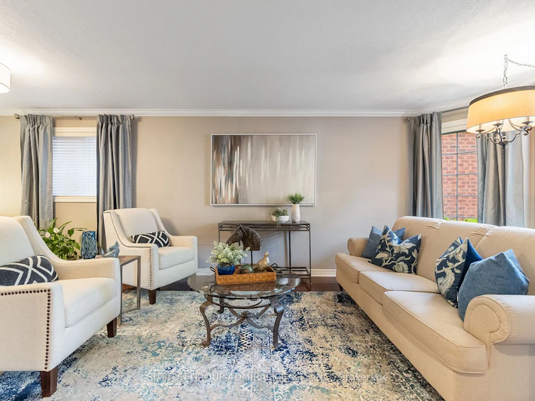 33 Prince Drive, Bradford West Gwillimbury, ON, L3Z 3B7 - 3