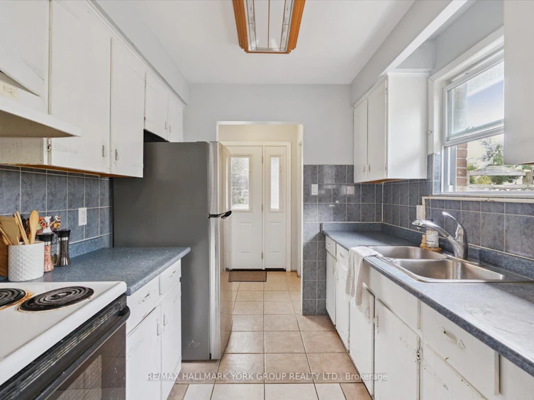6 Glenecho Drive, Barrie, ON, L4M 4J3 - 11