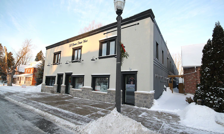 58 Queen St Street W