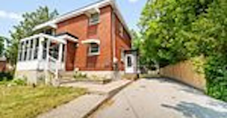 Upper-21 Thomson Street, Barrie, ON, L4N 1X4