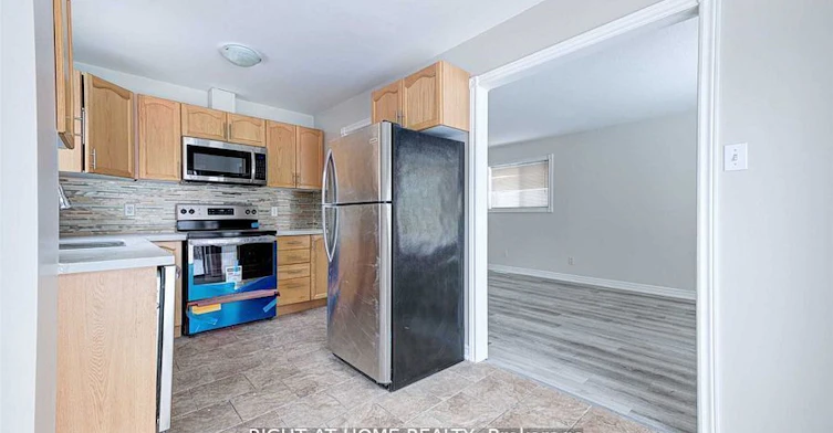 Main-146 Cheltenham Road, Barrie, ON, L4M 6S6 - 3