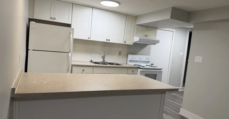 BSMT-7 Carruthers Crescent, Barrie, ON, L4M 6A7 - 2