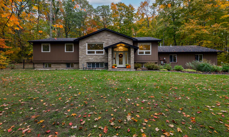 11 Woodland Crescent