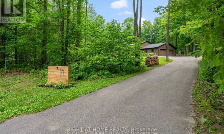 11 Woodland Crescent