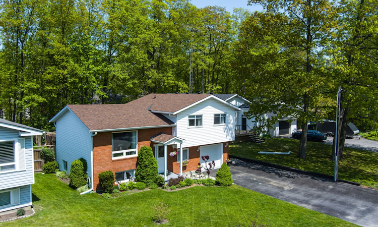 15 Oaktree Court