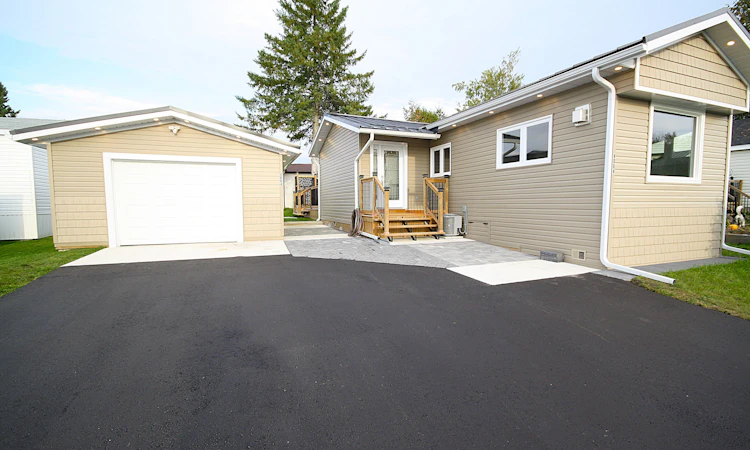 4064 Ash Crescent