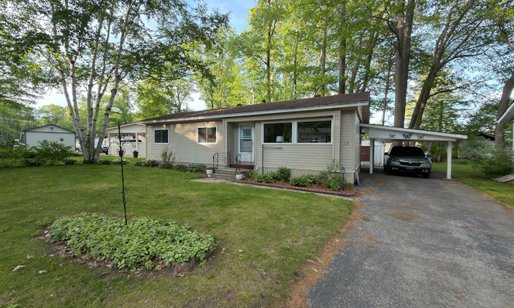13 Carruthers Street N