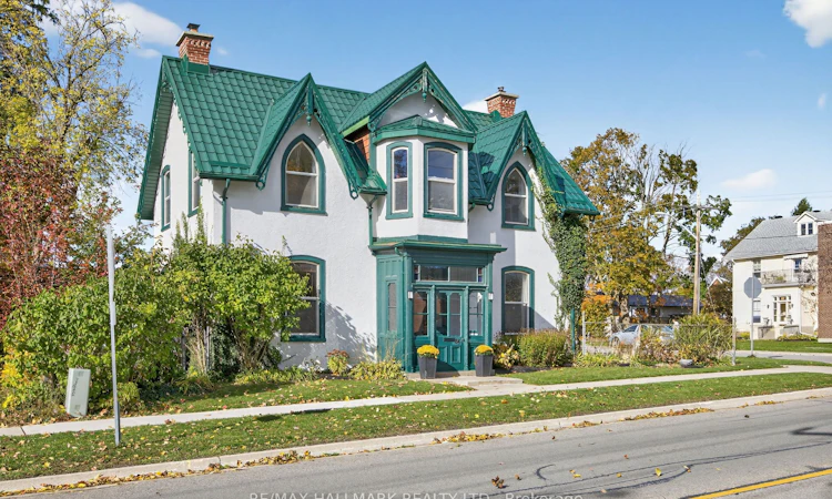 84 Wellington Street E