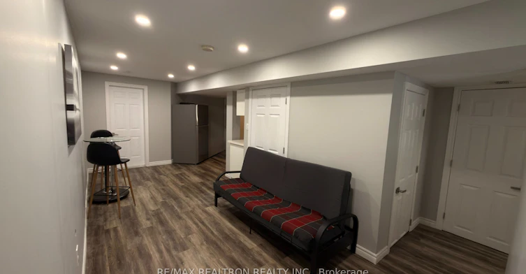 2 Pass Court, Barrie, ON, L4N 5R9
