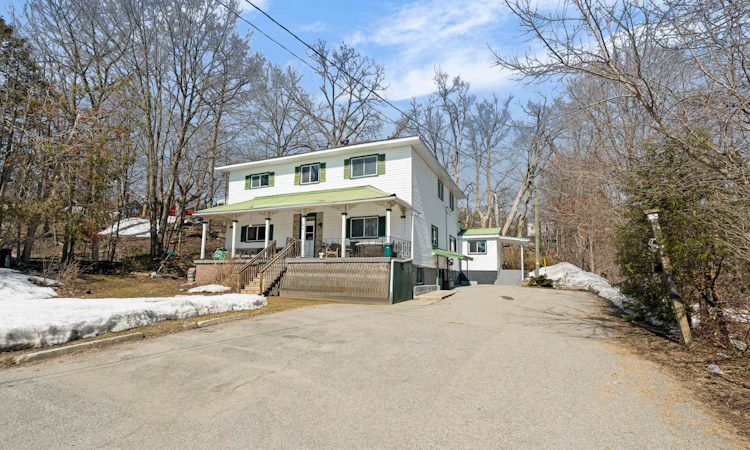 184 Borland Street E