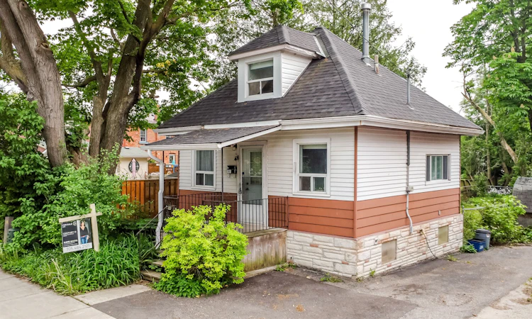 147 Dufferin Street