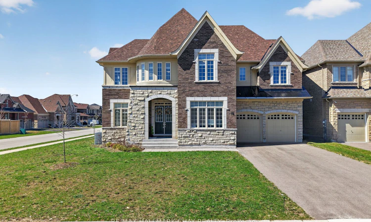 12 Thompson Way