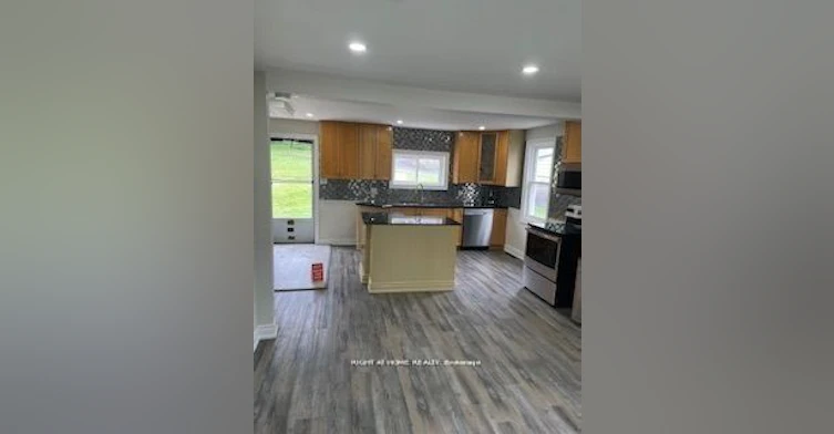 8162 Highway 12 W. Road, Severn, ON, L3V 6H2 - 8