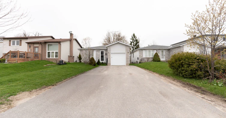 6 Hickling Trail, Barrie, ON, L4M 5V7