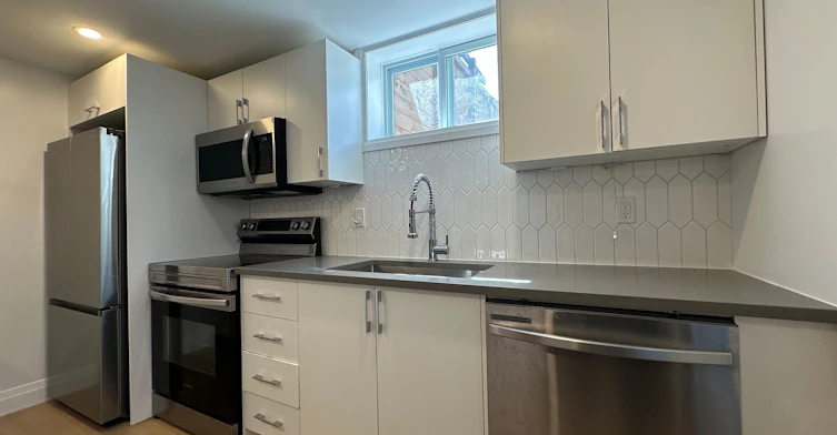 BASEMENT-36 Queen Street, Barrie, ON, L4M 1Z1 - 5