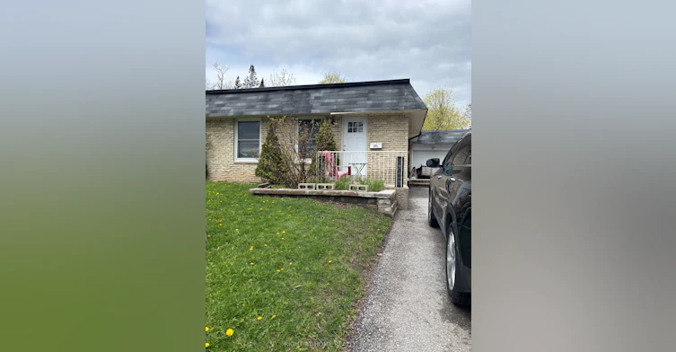 2-64 Daphne Lower Crescent, Barrie, ON, L4M 2Y9