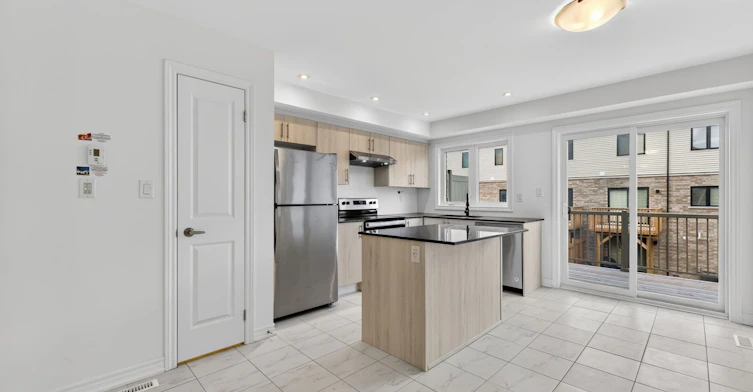 21 Pumpkin Corner Crescent, Barrie, ON, L9J 0T5 - 4