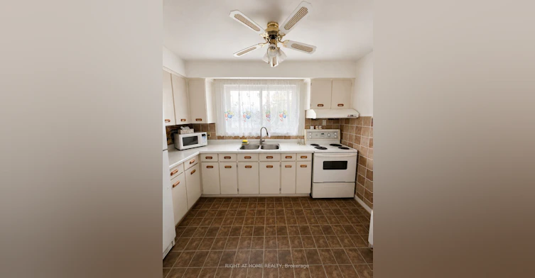 22 Charlbrook Avenue, Barrie, ON, L4M 2Y4 - 9