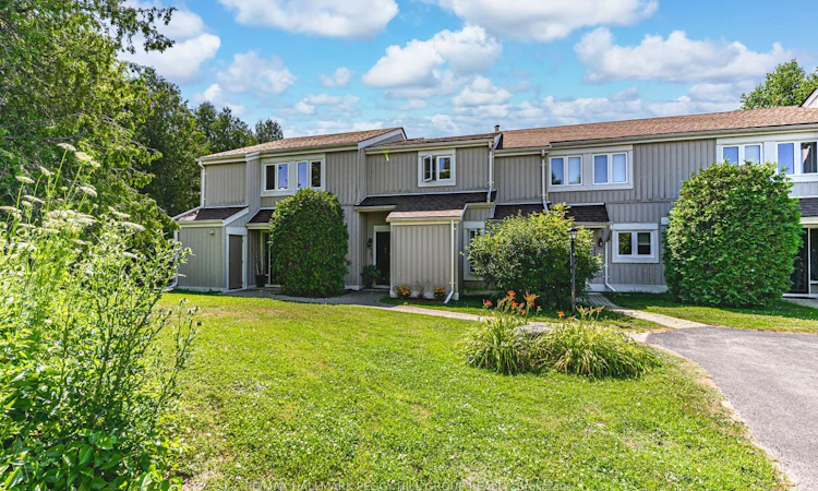 547 Oxbow Crescent