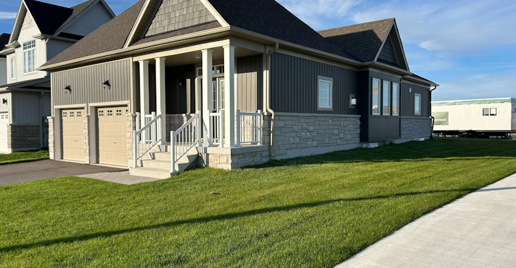 292 Springfield Crescent, Clearview, ON, L0M 1S0