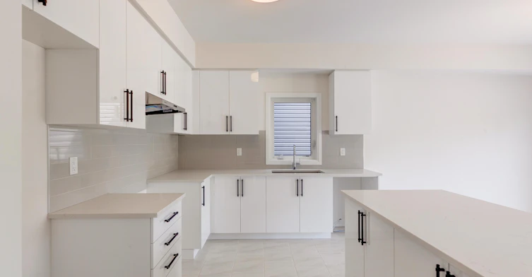 3006 Sandy Acres Avenue, Severn, ON, L3V 0Y4 - 11