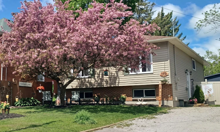 112 Borland Street E