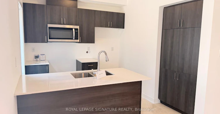 7 Flan Boulevard, Barrie, ON, L9J 0E1 - 2