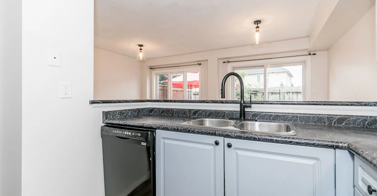 18-430 Mapleview Drive E, Barrie, ON, L4N 0H4 - 18